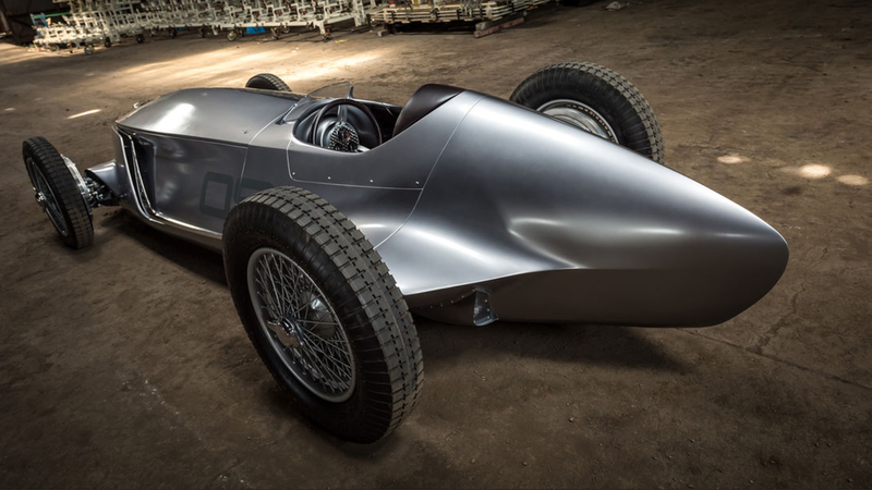 Illustration for article titled Infiniti's New Classic Grand Prix Racer Should Be Mocked But It's Too Damn Pretty